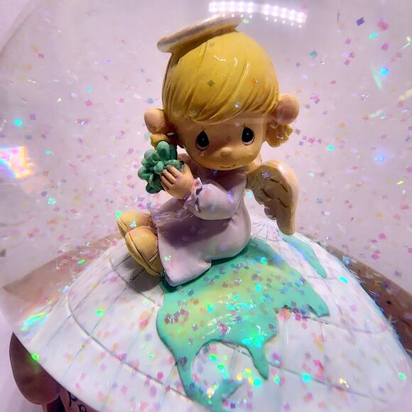Precious Moments Snowglobe Peace on Earth 2003 Plays Joy to the World Works - Picture 7 of 14